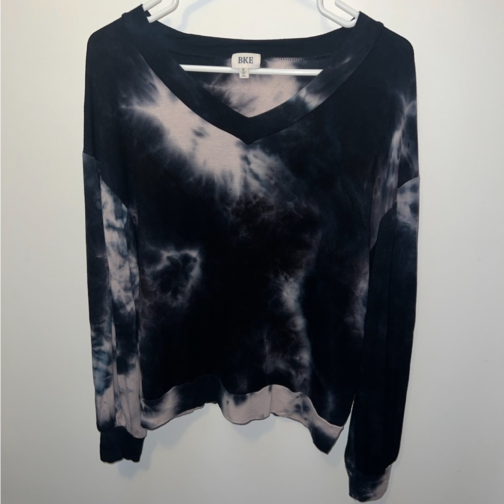 BKE Black & Light Pink-Beige Tie-Dye Long Sleeve V-Neck Top – Size Small